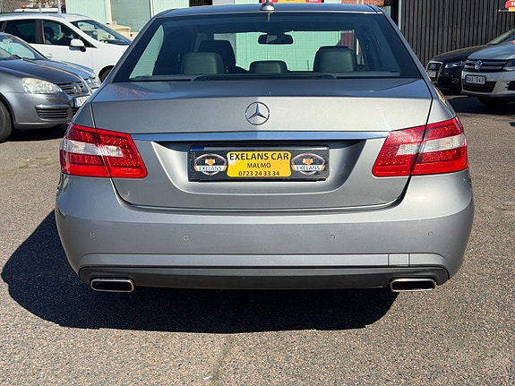 Mercedes-Benz E220 7 of 15