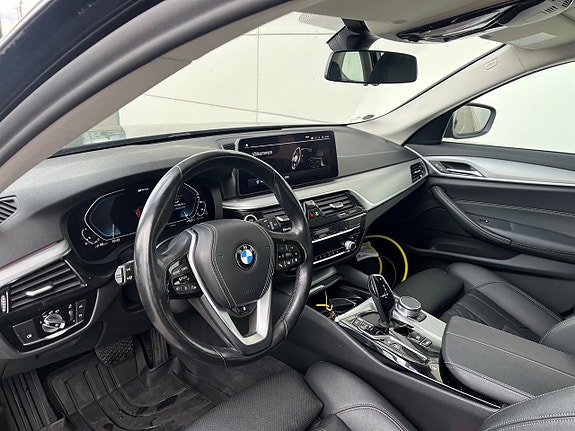 BMW 530e 2 of 4
