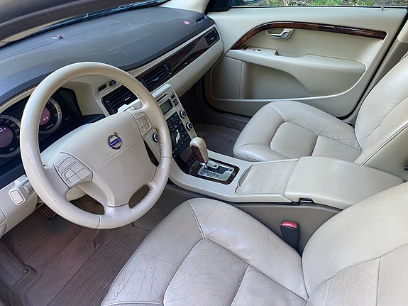 Volvo V70 6 of 6