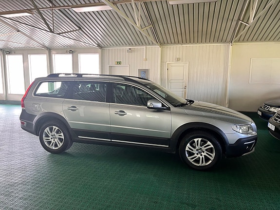 Volvo XC70 2 of 9