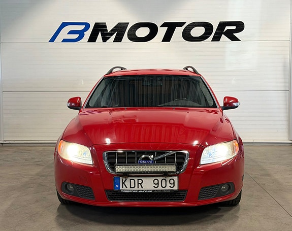 Volvo V70 2 of 15