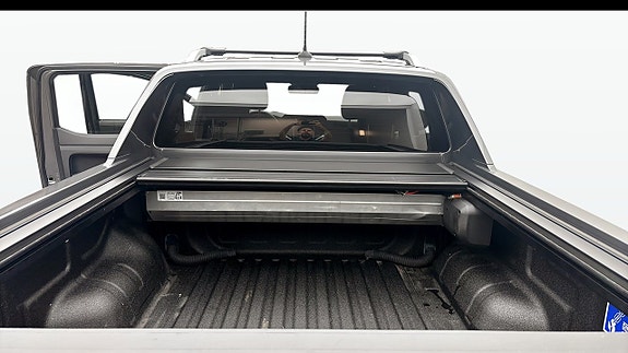 Volkswagen Amarok 12 of 12