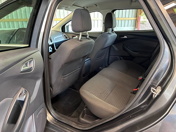 Ford Focus 10 of 12