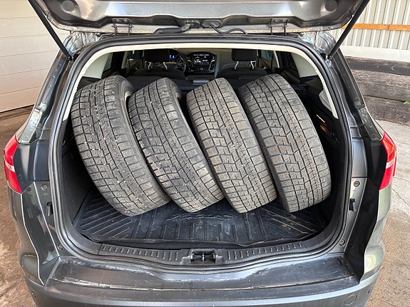 Ford Focus 7 of 12