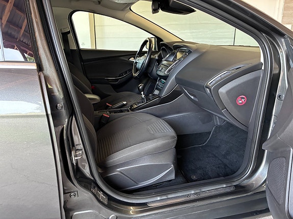 Ford Focus 9 of 12