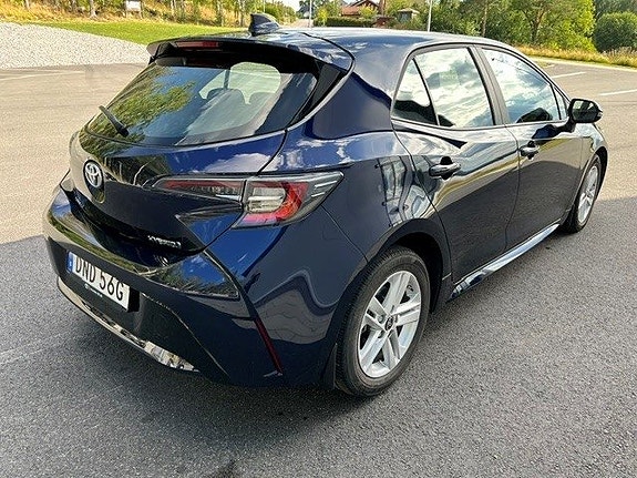 Toyota Corolla 2 of 7