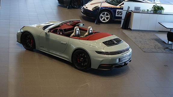 Porsche 911 4 of 13