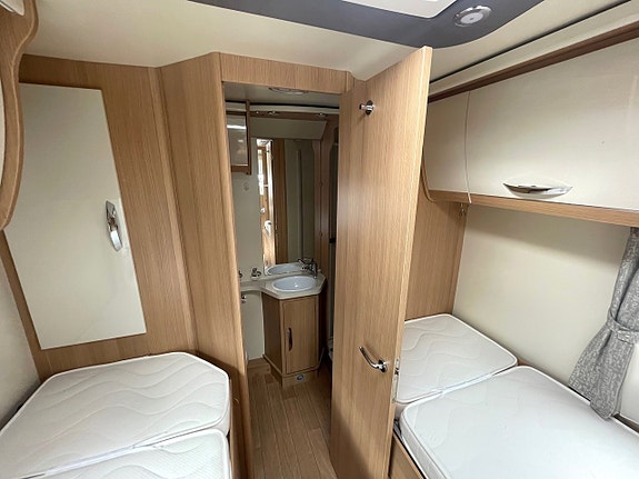 McLouis Nevis 375, 5 åkande, enkelsängar, toa bak, 3500 kg 7 of 27