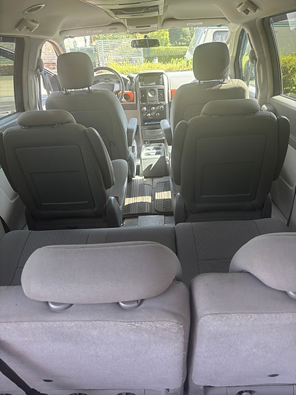 Chrysler Town & Country 8 of 9