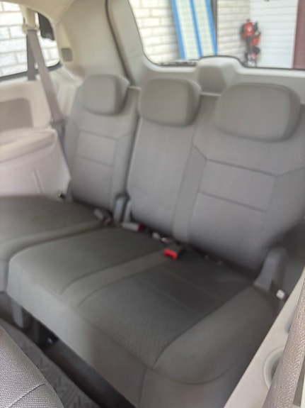 Chrysler Town & Country 5 of 9