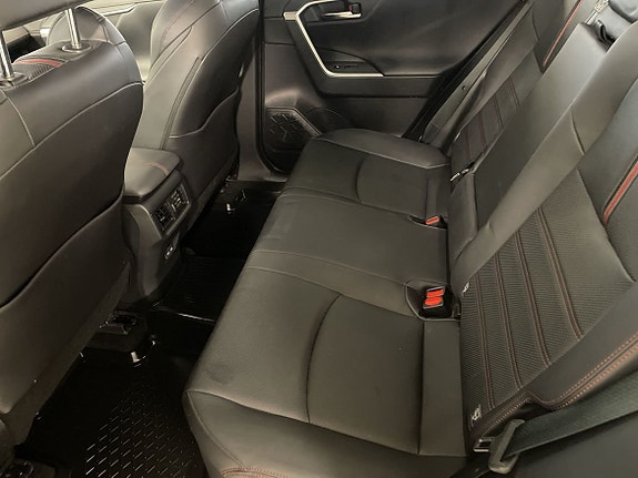 Toyota RAV4 7 of 19