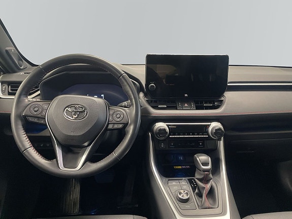 Toyota RAV4 8 of 19