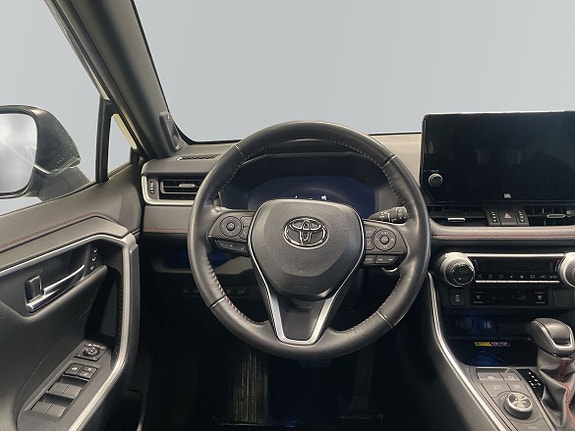 Toyota RAV4 9 of 19