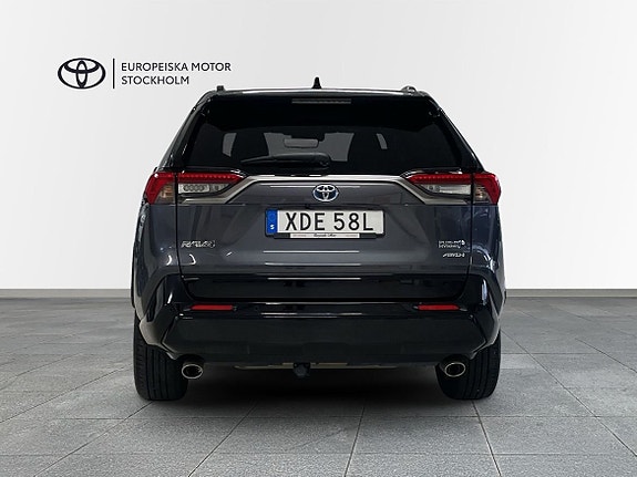 Toyota RAV4 4 of 19