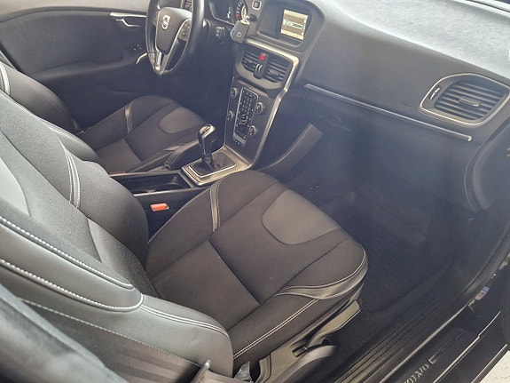 Volvo V40 6 of 24