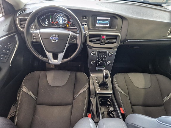 Volvo V40 7 of 24