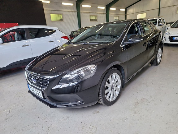 Volvo V40 16 of 24