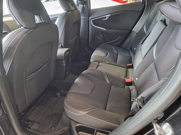 Volvo V40 12 of 24