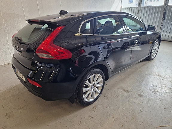 Volvo V40 18 of 24