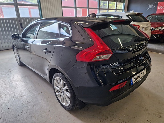 Volvo V40 19 of 24