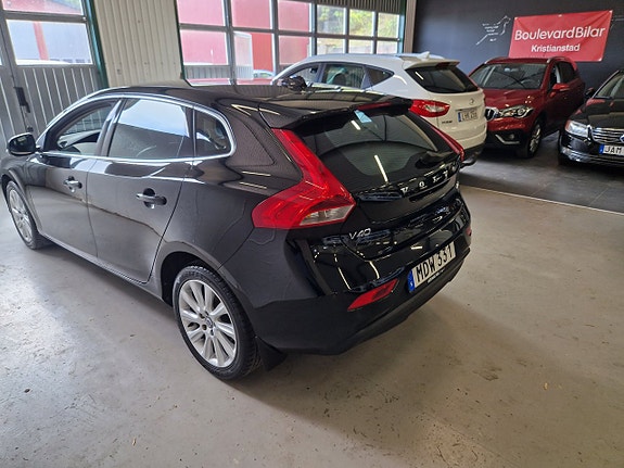 Volvo V40 4 of 24