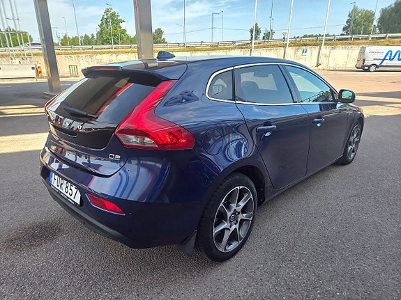Volvo V40 8 of 21