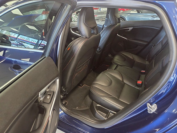 Volvo V40 4 of 25