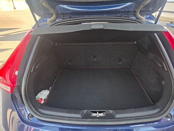 Volvo V40 7 of 21