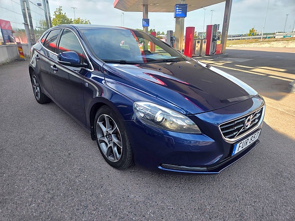 Volvo V40 12 of 21