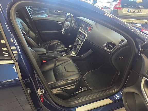 Volvo V40 13 of 25