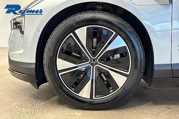 Polestar 4 10 of 24