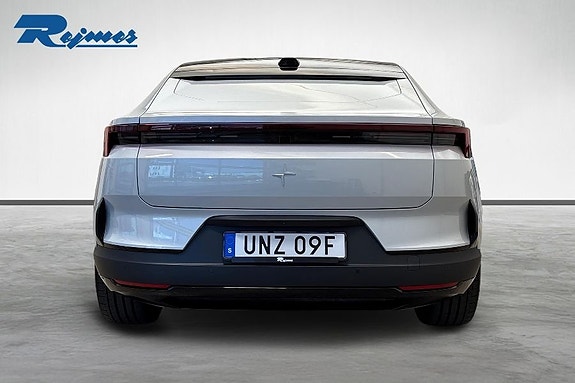 Polestar 4 5 of 24
