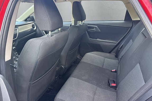 Toyota Auris 6 of 7