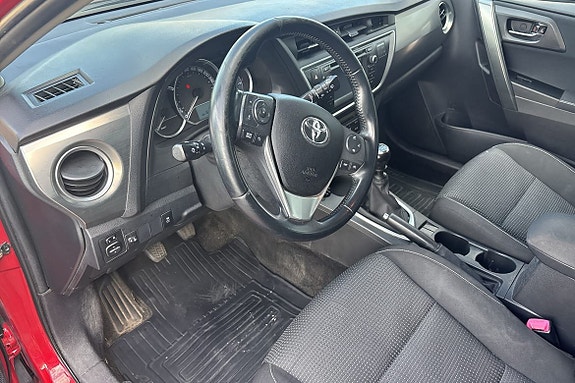 Toyota Auris 5 of 7