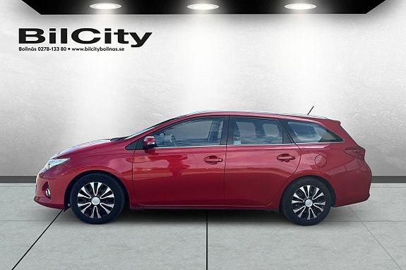 Toyota Auris 2 of 7