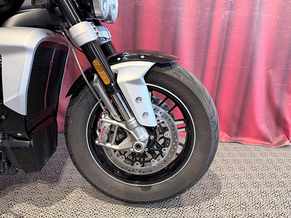 Triumph Rocket 3 GT 10 of 17