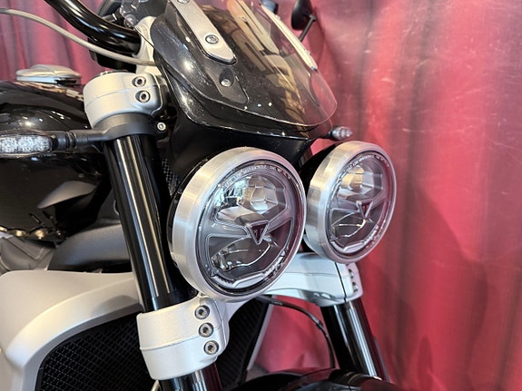 Triumph Rocket 3 GT 7 of 17