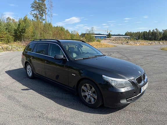 BMW 523i 2 of 12