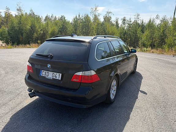 BMW 523i 3 of 12