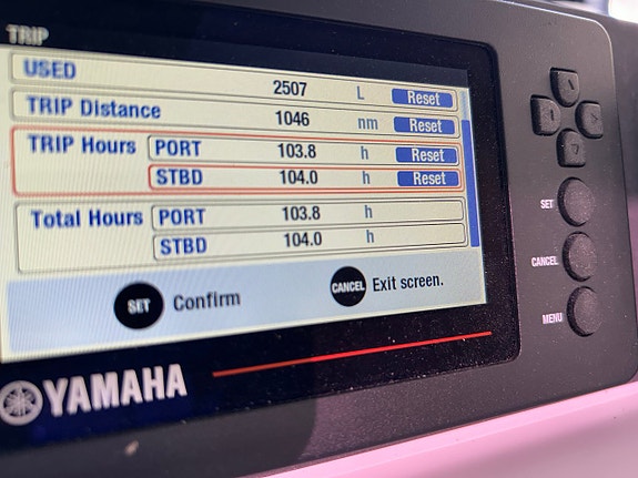 Finnmaster Pilot 8 / P8 2x Yamaha F150 l Endast 104h 9 of 14