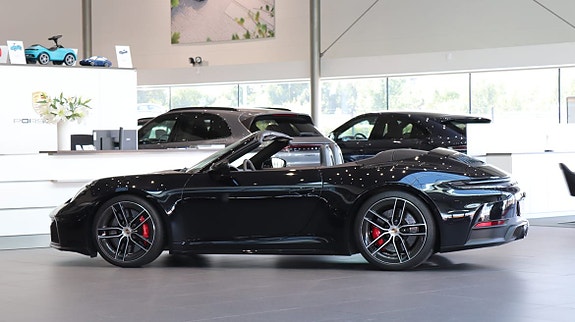Porsche 911 4 of 10