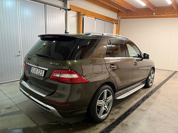 Mercedes-Benz ML350 16 of 20