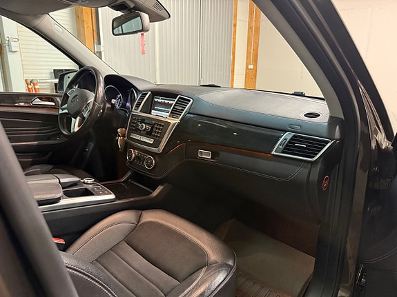 Mercedes-Benz ML350 18 of 20