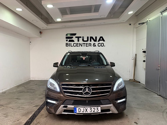 Mercedes-Benz ML350 2 of 20