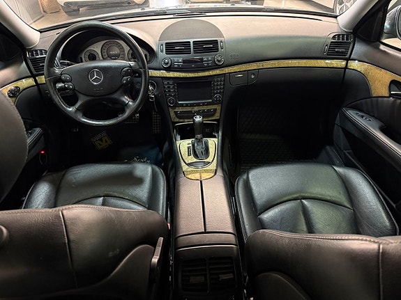 Mercedes-Benz E320 8 of 14