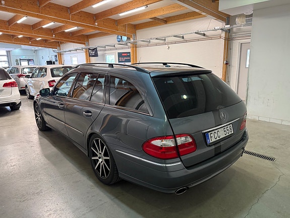 Mercedes-Benz E320 11 of 14