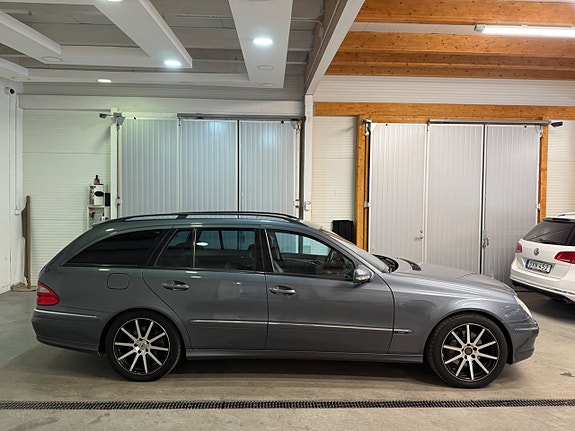 Mercedes-Benz E320 14 of 14