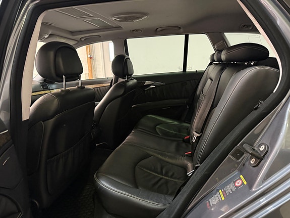 Mercedes-Benz E320 10 of 14