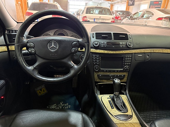 Mercedes-Benz E320 9 of 14