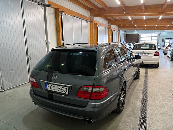 Mercedes-Benz E320 12 of 14
